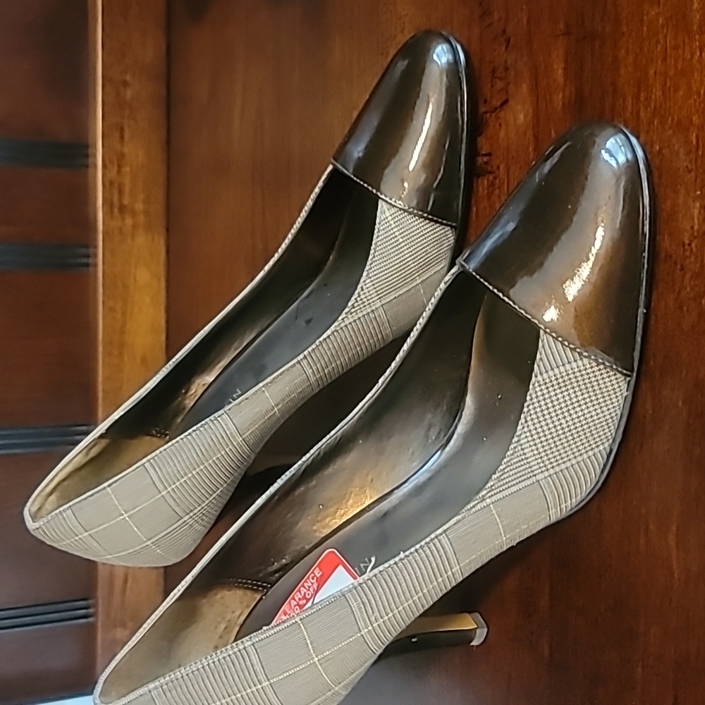 Anne Klein heels, size 8.5M
